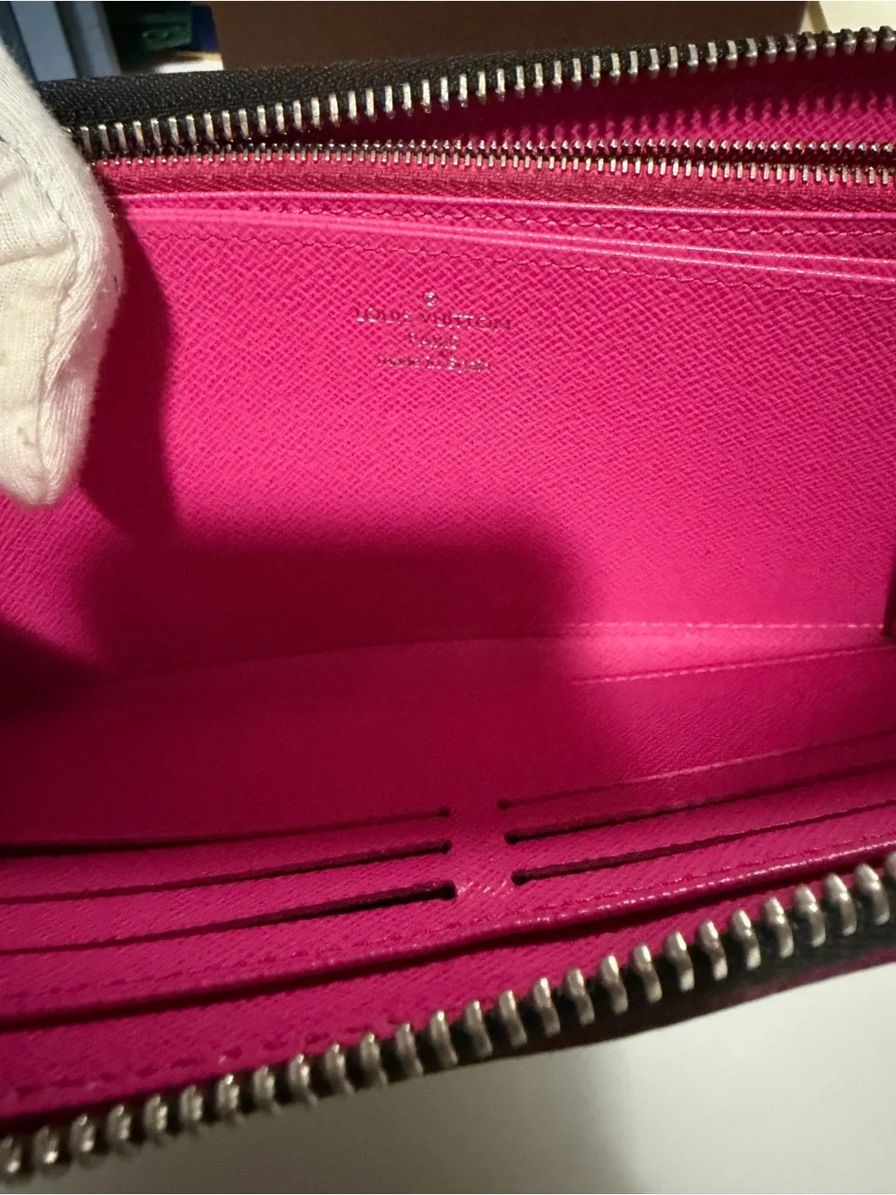 AUTHENTIC LOUIS VUITTON EPI Zippy Long wallet.black & pink with Box,dusty,COA.